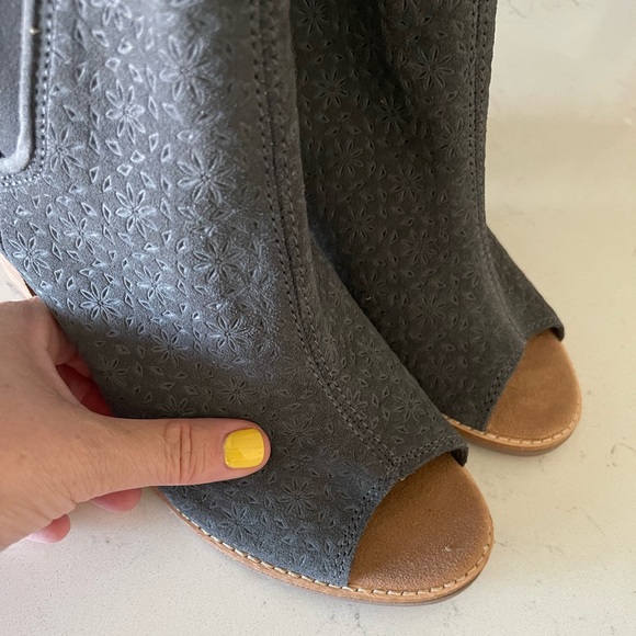 Peep toe toms booties. - Picture 9 of 11